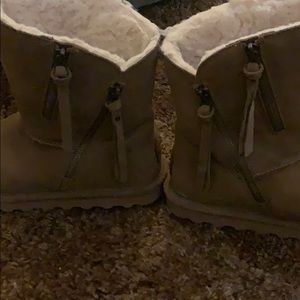 Bearpaw zipper up boots